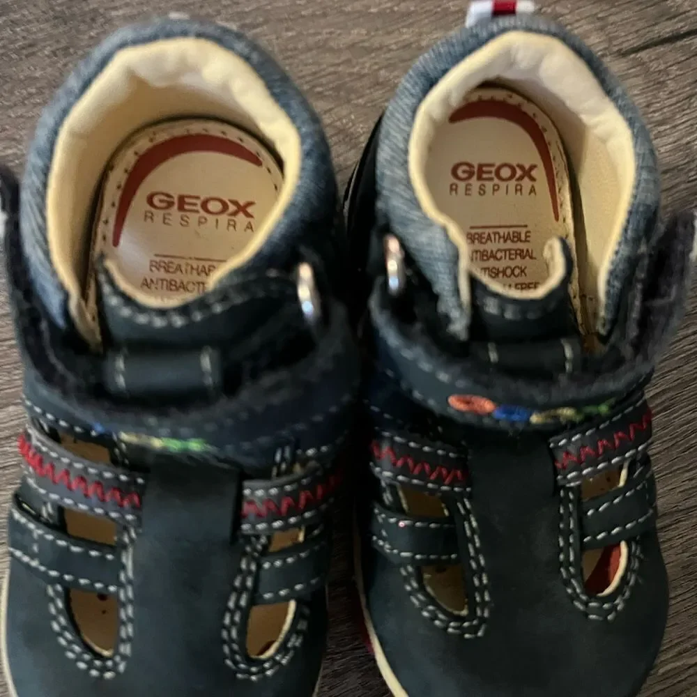 Geox Boys toddler Suade leather shoes size 18 /US 3